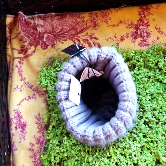 ANNABELLE Knit Chunky Cable Acrylic Real Fur Silver Fox Pom Pom Beanie Hat NWT - Picture 9 of 13